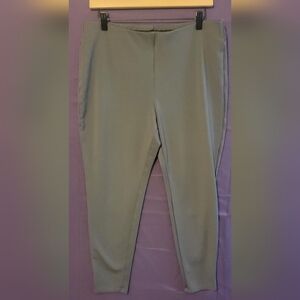 Womens Chico's Gray Pull-on Slim Leg Pants. Size 2